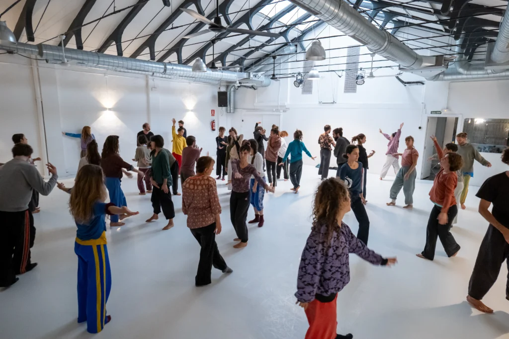 People dancing contact improvisation in MAdrid